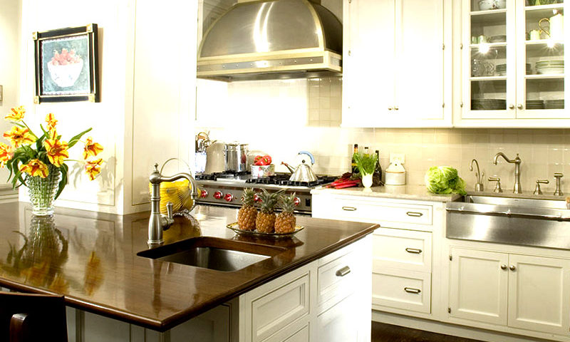 A Kitchen Design by Flavviya Interiors Pvt Ltd