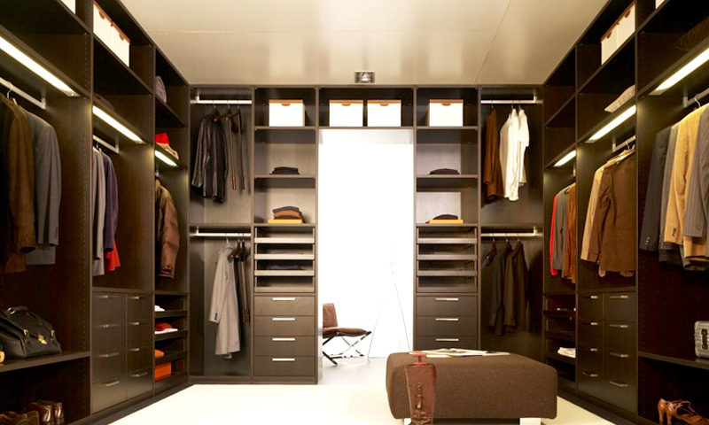 Design of a wardrobe by Flavviya Interiors Pvt Ltd